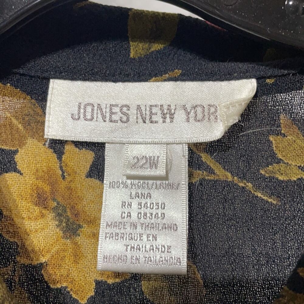Jones New York 22w 💯 wool black floral blouse in euc . - Picture 2 of 9